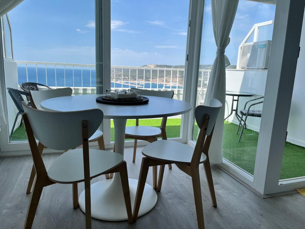 Axenic Retreat - Panoramic Ocean View, Sleeps 4, Ensuite Bathroom, New Redesign 塞辛布拉 外观 照片